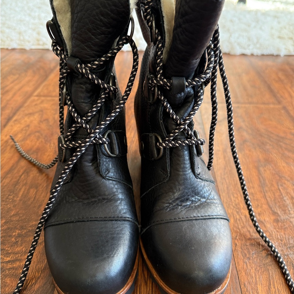 Sorel Black Leather Fleece-lined Women's Boots